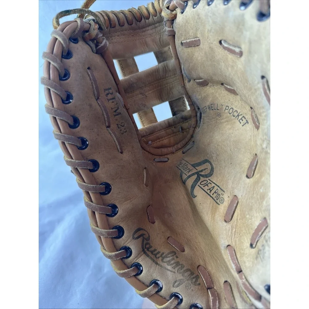 Vintage Rawlings RFM 23 Deep Well Pocket First‎ Base Mitt